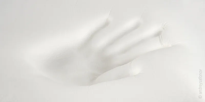 Foto: Ein Handabdruck in viskoelastischem Schaum