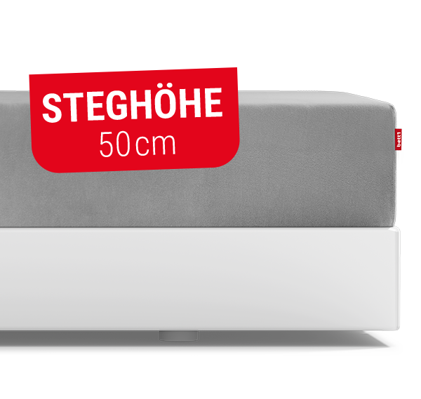 Das BODYGUARD® Spannbettlaken extra hoch aufgezogen auf der BODYGUARD® Boxspring Matratze. Text: Steghöhe 50cm