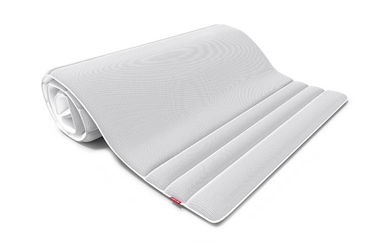 Der zusammengerollte BODYGUARD Topper 120x200 cm