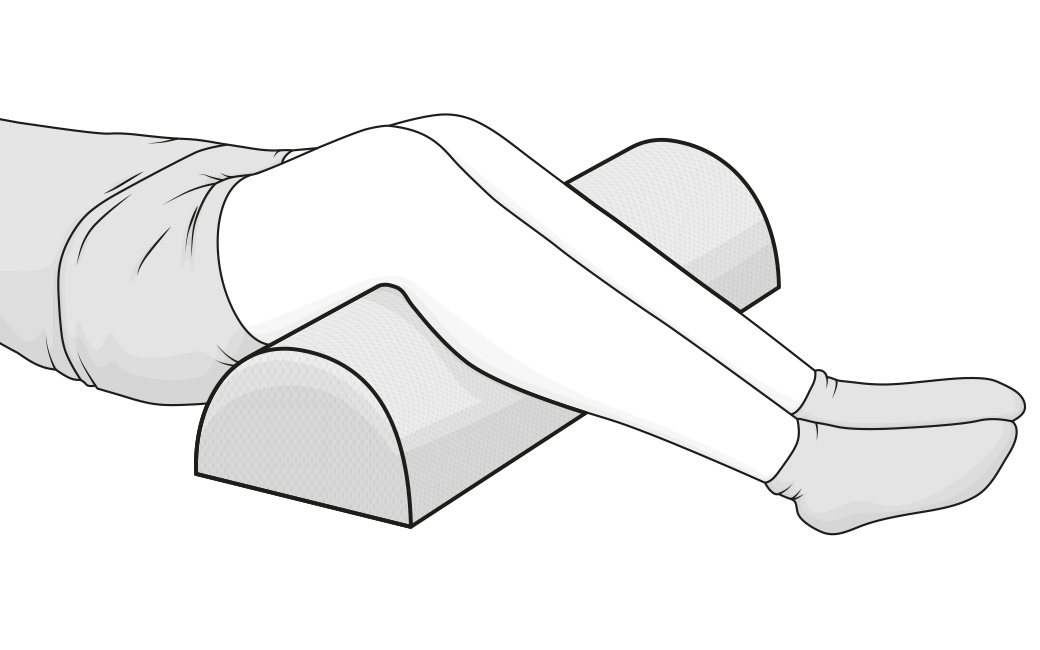 Illustration of use as a kneeling roll: One pair of legs lies on the half-roll so that the knees are raised.	