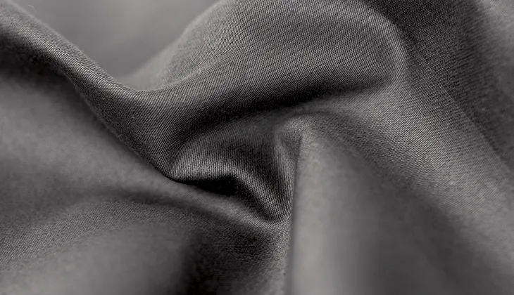Photo: Close-up of the smooth cover fabric of the SOFT BREEZE satin bed linen.