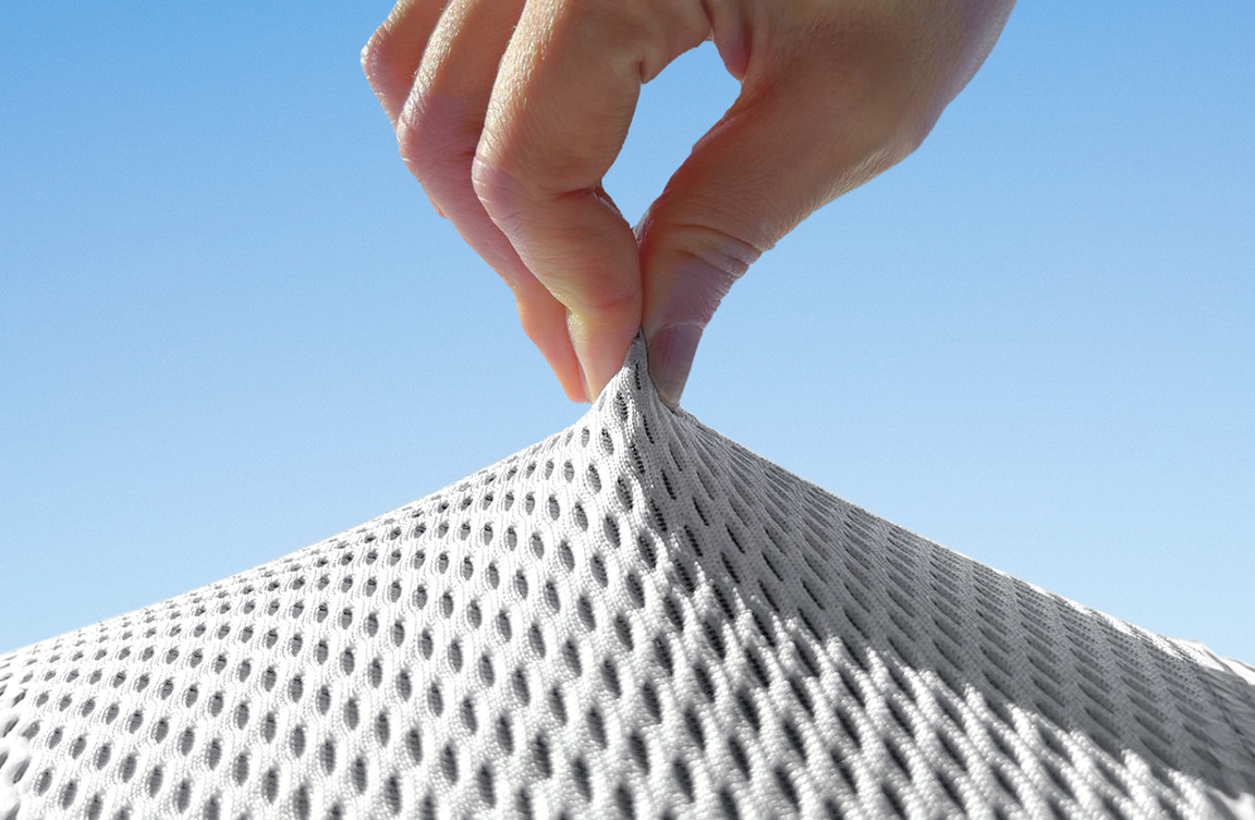 Graphic: A hand pulls the HyBreeze Cover upwards