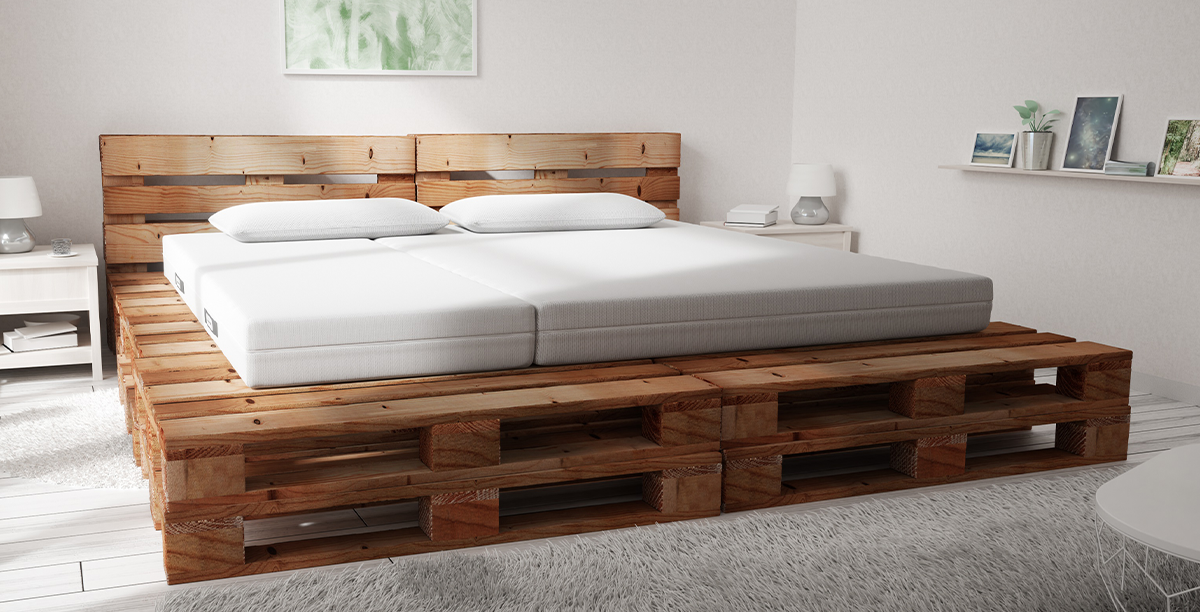 Palettenbett mit zwei BODYGUARD Anti-Kartell-Matratzen 140x200 und 70x200