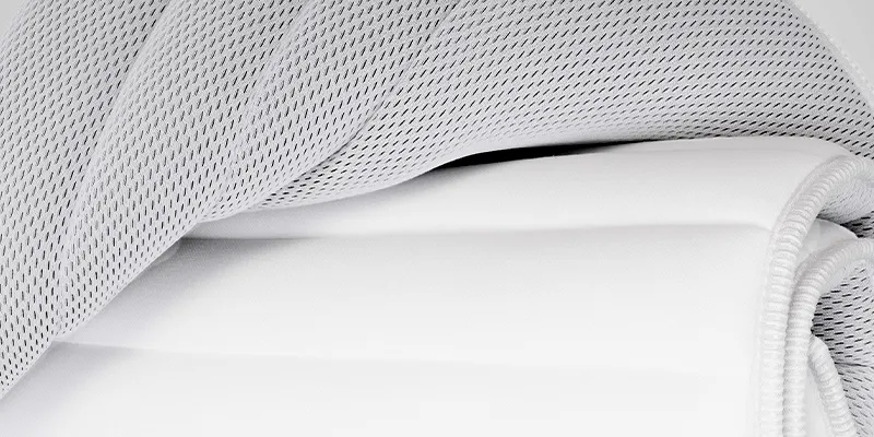 Close-up of a BODYGUARD topper 80x200 cm with HyBreeze functional cover