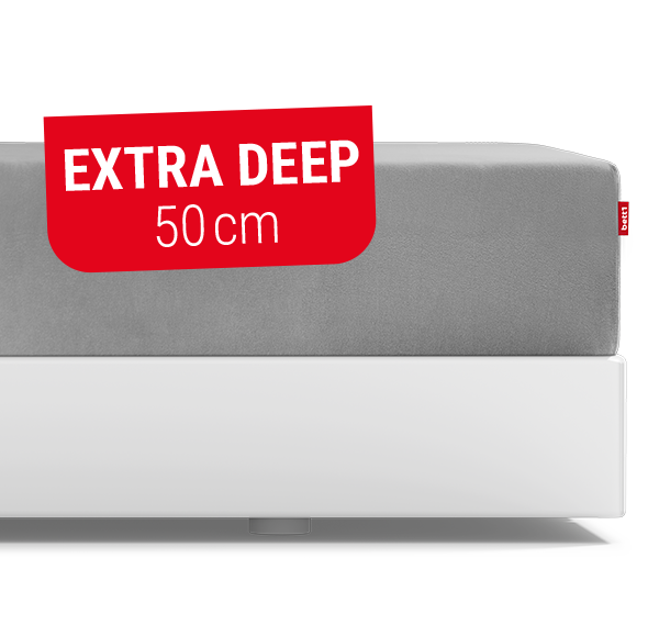  The BODYGUARD® fitted sheet pulled up extra high on the BODYGUARD® Boxspring mattress.Text: Extra Deep 50cm