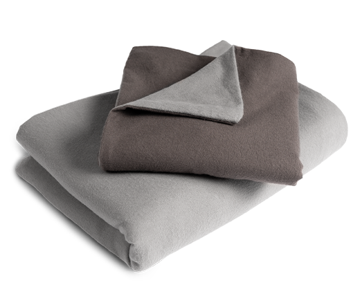 The folded BODYGUARD® Flannel Bed Linen: the duvet cover is folded with the silver side facing outwards, the pillowcase with the anthracite-coloured side	