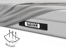 Half of the BODYGUARD® mattress is covered with the jersey fitted sheet in silver. Illustration of the fabric with three arrows running through it. Text: breathable	