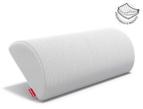  Die Nackenhalbrolle balanciert auf der Längsseite, die flache Seite abgehoben vom Boden. Illustration des Kissenbezugs in drei Schichten. Text: ergonomisch und innovativ	