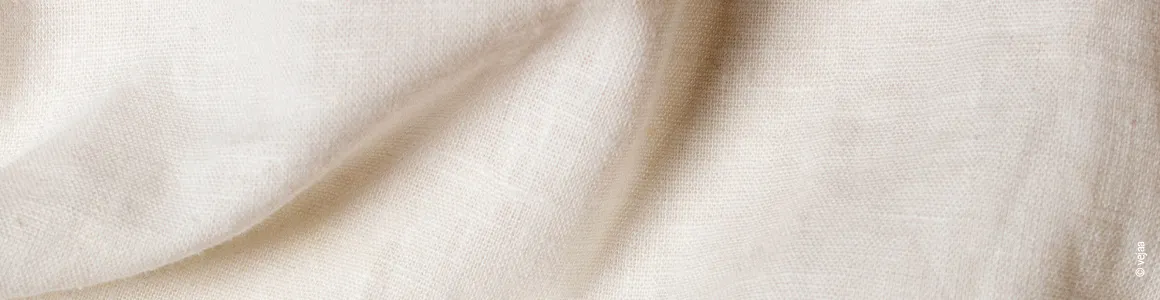 Close-up of fitted sheet made of Linon