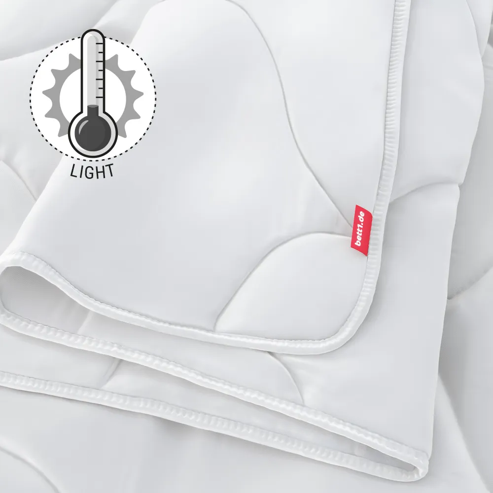 The folded BODYGUARD Summer Duvet light. Illustration of a thermometer showing a low temperature. Text: light