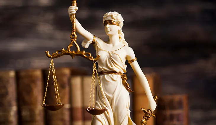Eine Statue der römischen Göttin Justitia.