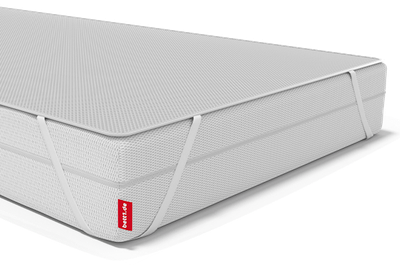 The BODYGUARD® Kids Mattress Protector for children's mattresses lies folded up on the bett1 baby mattress, with the Oeko-Tex® Standard 100 seal next to it.