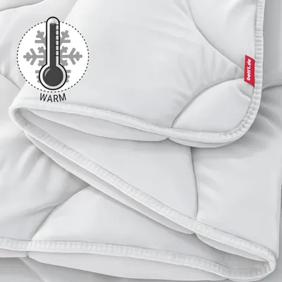 The folded BODYGUARD Winter Duvet warm. Illustration of a thermometer showing a high temperature. Text: warm
